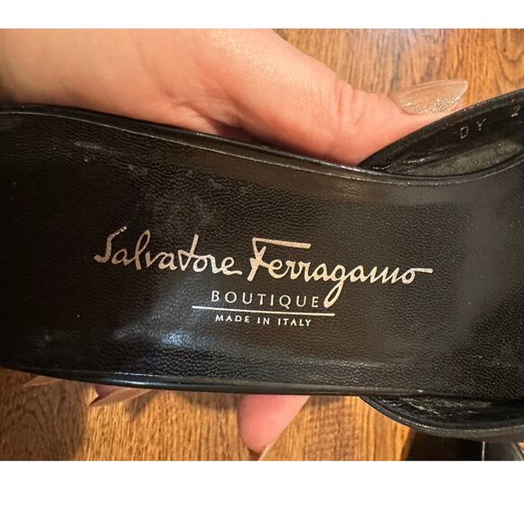 Salvatore Ferragamo Boutique Vara Bow Leather Mule Sandals – Black – Size 9.5B - Picture 10 of 10
